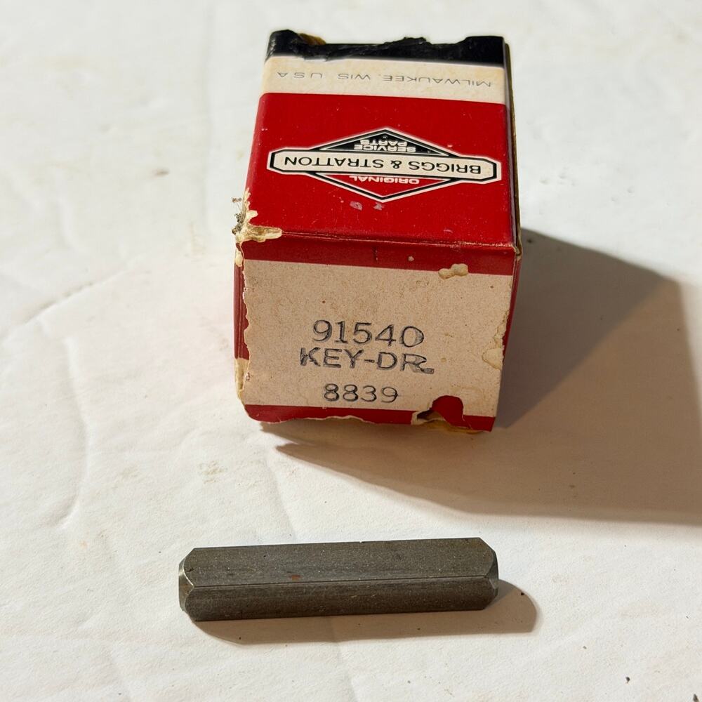 Genuine Briggs & Stratton 91540 Drive Pulley Key OEM NOS Engine Part w/ Box